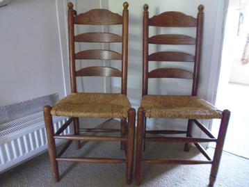 houten eetkamerstoelen met rieten zitting beschikbaar voor biedingen