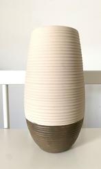 Ribbel Bloempot/Vaas - Beige, Overige kleuren, Aardewerk of Porselein, Ophalen of Verzenden, Zo goed als nieuw
