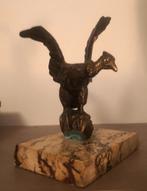 Vogel (adelaar)sculptuur op marmeren voet, Verzenden