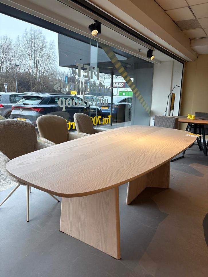 Pilat&Pilat Grut 8 Tafel - Showroommodel, Huis en Inrichting, Tafels | Eettafels, Zo goed als nieuw, 100 tot 150 cm, 200 cm of meer