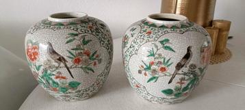 Aziatische vazen met vogelmotief beschikbaar voor biedingen