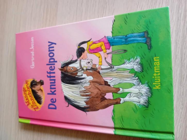 Manege de zonnehoeve - De knuffelpony, Boeken, Kinderboeken | Jeugd | onder 10 jaar, Zo goed als nieuw, Fictie algemeen, Ophalen of Verzenden
