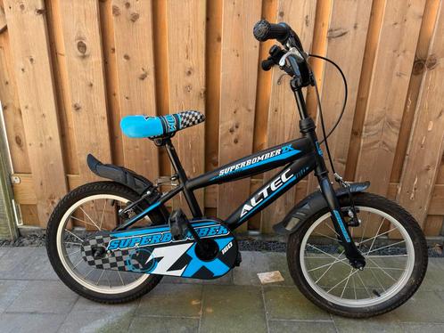 Altec superbomber 16 inch fiets inc zijwieltjes, Fietsen en Brommers, Fietsen | Crossfietsen en BMX, Zo goed als nieuw, 16 tot 20 inch
