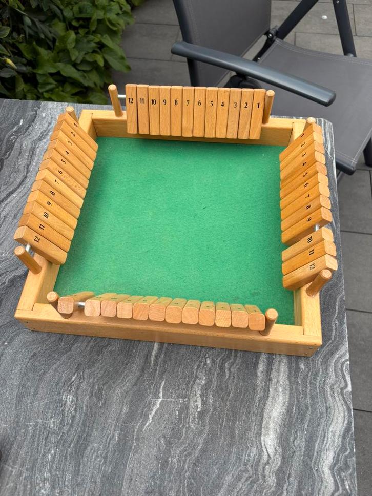Cijfer dobbelbak, Hobby en Vrije tijd, Gezelschapsspellen | Bordspellen, Gebruikt, Drie of vier spelers, Ophalen of Verzenden