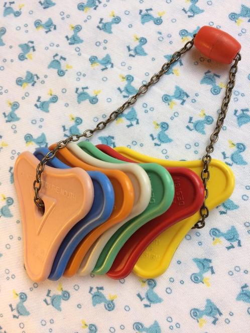 Vintage rammelaar, Sensible Rattle, 1953, Hilary Page Design, Antiek en Kunst, Curiosa en Brocante, Ophalen of Verzenden