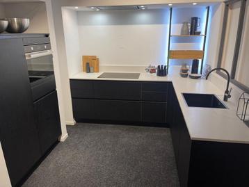 Showroom keukens en apparatuur  beschikbaar voor biedingen