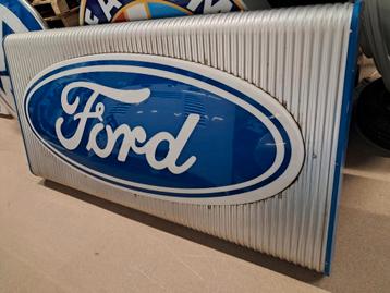 Grote oude Ford lichtbakplaat 180cm bij 90cm, met patina beschikbaar voor biedingen