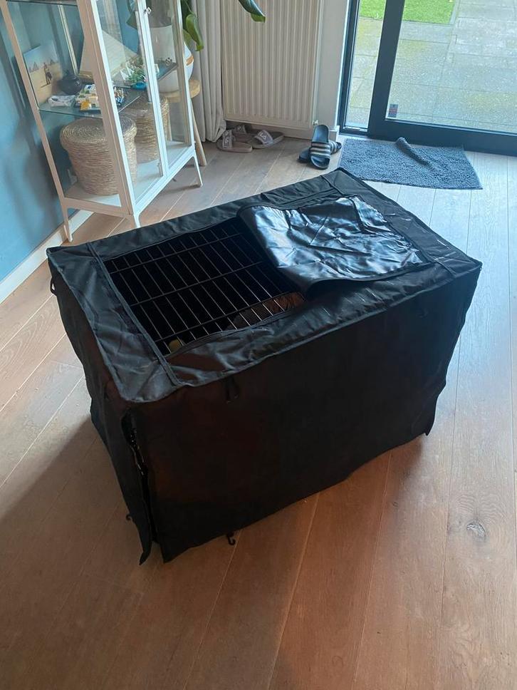 Bench (93L x 57,5W x 65H) incl. hoes en kussen, Dieren en Toebehoren, Hondenbenches, Zo goed als nieuw, Ophalen