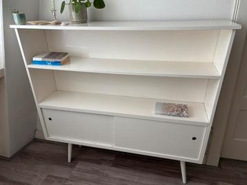 Houten Scandinavische kast wit in zeer goede staat beschikbaar voor biedingen