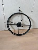 Moderne zwarte klok, industrieel, Huis en Inrichting, Woonaccessoires | Klokken, Ophalen, Zo goed als nieuw, Wandklok