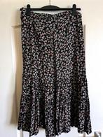 Leuke zwarte rok met bloemetjes print maat 40 / 42 / L, Ophalen of Verzenden, Zo goed als nieuw, Maat 42/44 (L), Zwart