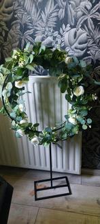 Eucalyptus  met witte rozen, Tuin en Terras, Bloembakken en Plantenbakken, Minder dan 60 cm, Rond, Nieuw, Ophalen of Verzenden