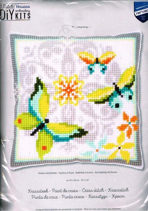Cado vervaco borduurpakket kussen, vlinders met bloemen 898, Hobby en Vrije tijd, Borduren en Borduurmachines, Nieuw, Borduurpakket