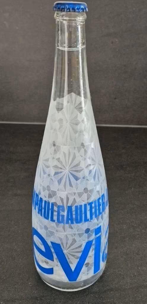 EVIAN volle waterfles - Jean Paul Gaultier - collectors item, Verzamelen, Merken en Reclamevoorwerpen, Nieuw, Overige typen, Ophalen of Verzenden