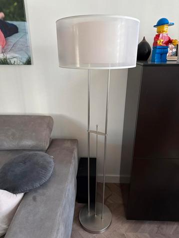 Staande Lamp met Dimmer beschikbaar voor biedingen