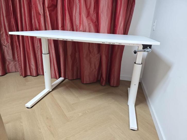 IKEA Trotten desk sit stand white | IKEA work desk, Huis en Inrichting, Bureaus, Zo goed als nieuw, Stabureau, In hoogte verstelbaar