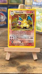Charizard 4/102 – Base Set Holo – LP – ENG, Hobby en Vrije tijd, Verzamelkaartspellen | Pokémon, Verzenden, Zo goed als nieuw