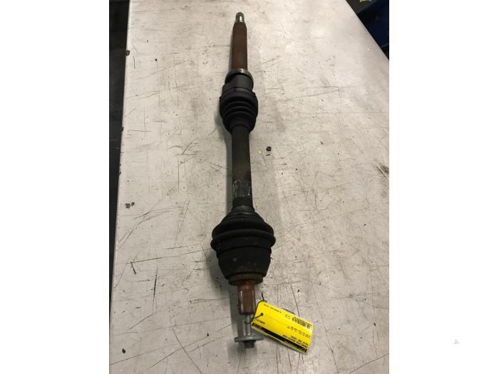 Aandrijfas rechts-voor van een Volvo V50, Auto-onderdelen, Remmen en Aandrijving, Volvo, Gebruikt, 3 maanden garantie, Ophalen of Verzenden