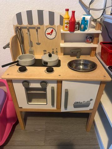 Houten Kinderkeuken met Accessoires beschikbaar voor biedingen