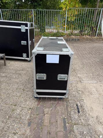 Flightcases en Decor beschikbaar voor biedingen