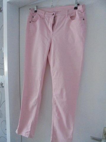 Roze jeans beschikbaar voor biedingen