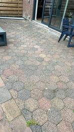 Gratis 18 m2 beton tegels, Ophalen, Zo goed als nieuw, 10 m² of meer, Beton