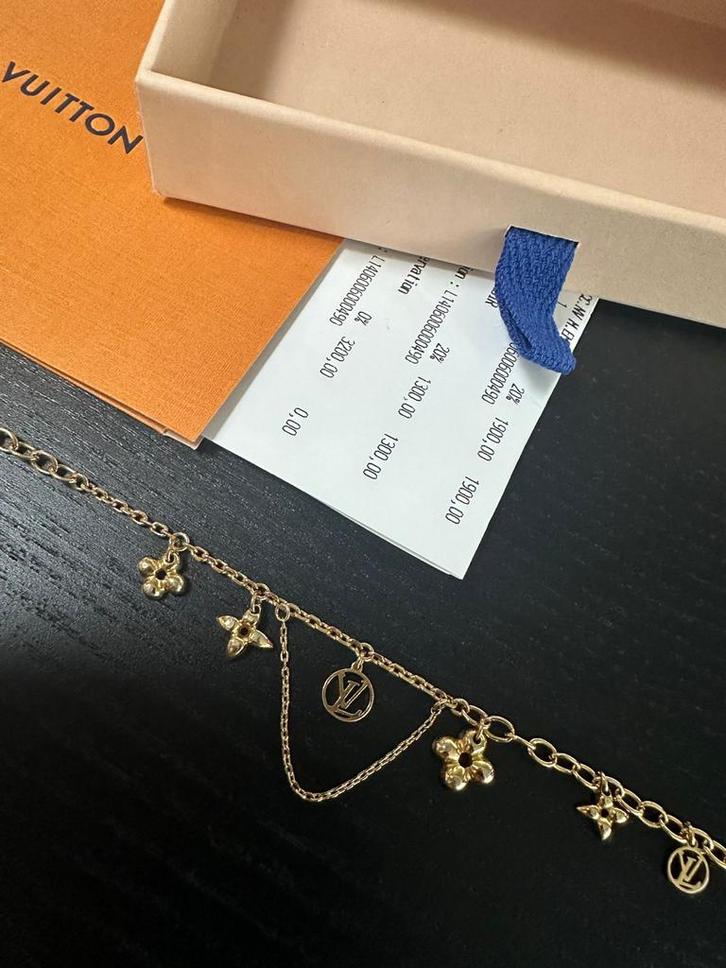 LOUIS VUITTON Blooming Bracelet - Goudkleurig, Sieraden, Tassen en Uiterlijk, Armbanden, Zo goed als nieuw, Goud, Met bedels of kralen