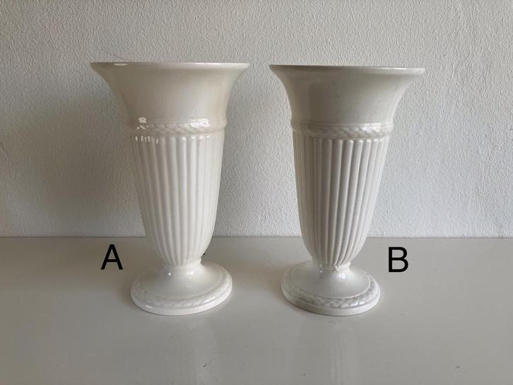 2 vaasjes, Wedgewood Edme plain, Huis en Inrichting, Keuken | Servies, Zo goed als nieuw, Overige typen, Wedgwood, Aardewerk, Ophalen of Verzenden