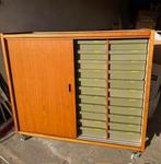 Vintage schoolkast, Ophalen