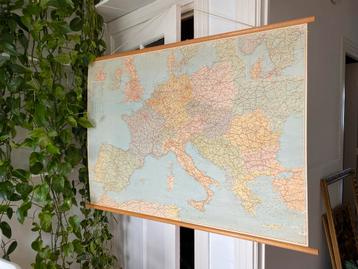 Vintage Schoolkaart Europa 1973 beschikbaar voor biedingen