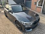 BMW 118i aut M-pakket 2018, Auto diversen, Schadeauto's, Ophalen of Verzenden, Zilver of Grijs, Benzine