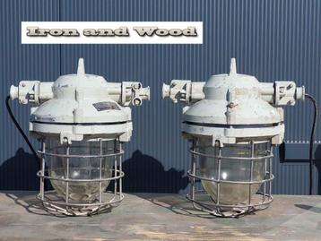 Industriele oude grijze bully’s / kooilampen H40 D24 beschikbaar voor biedingen