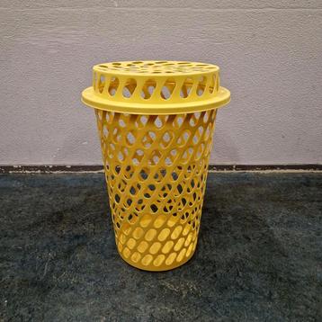 Kanarie gele vintage wasmand jaren 50 / 60 opberg  was mand beschikbaar voor biedingen