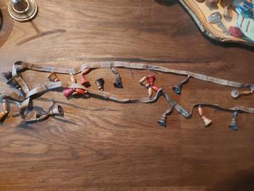 Franse antieke Victoriaanse kerstslinger met houten klokjes  beschikbaar voor biedingen