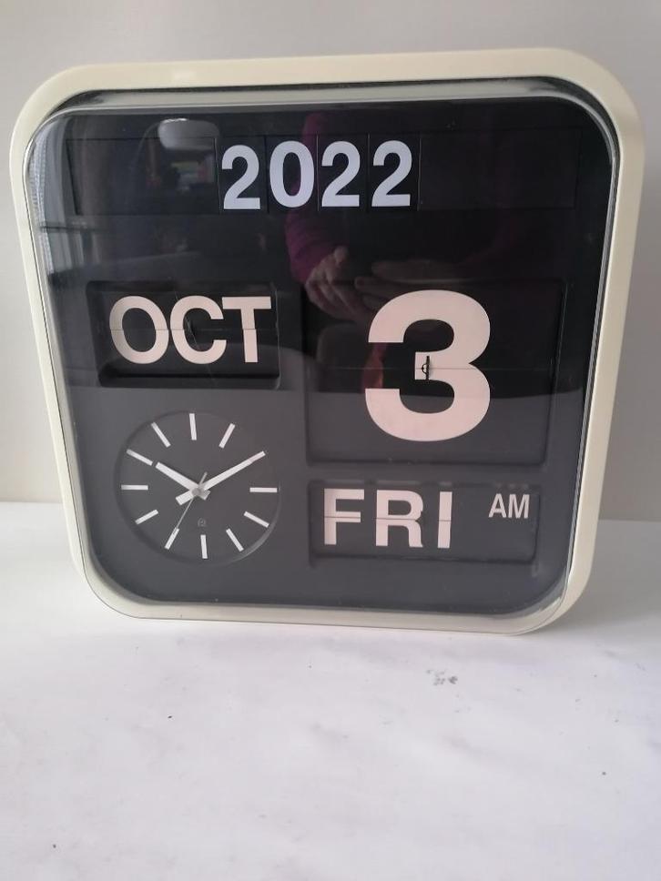 retro vintage flip flap klok met datum dag en maand aanwijzi, Antiek en Kunst, Antiek | Klokken, Ophalen of Verzenden
