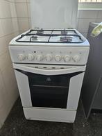 Indesit fornuis met oven – snel af te halen in Kaatsheuvel, Witgoed en Apparatuur, Ophalen, Gebruikt, 4 kookzones, Gas