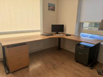 Professioneel bureau/kantoormeubel beschikbaar voor biedingen