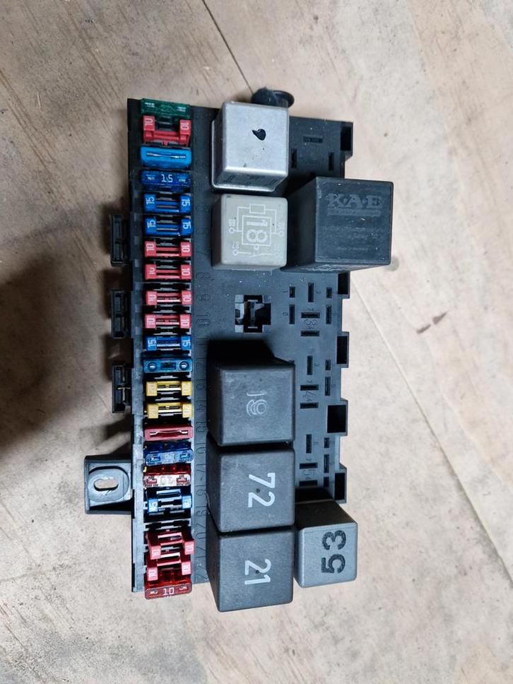Zekeringkast VW Golf / Jetta / Scirocco II, Auto-onderdelen, Elektronica en Kabels, Volkswagen, Gebruikt, Ophalen of Verzenden