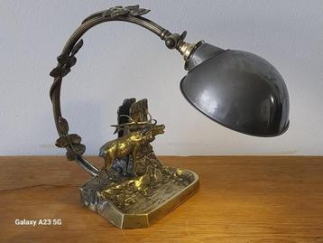 Bronzen Art Nouveau bureaulamp hert met asbak beschikbaar voor biedingen