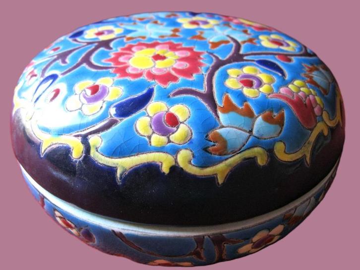 Ronde bonbonnière / schaal Emaux de Longwy., Antiek en Kunst, Antiek | Keramiek en Aardewerk, Ophalen