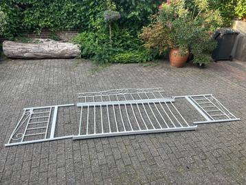 2 stuks Kinder Bed frame beschikbaar voor biedingen