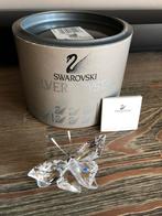 NIEUWSTAAT!! Swarovski vlinder op blad, Ophalen of Verzenden, Zo goed als nieuw, Figuurtje