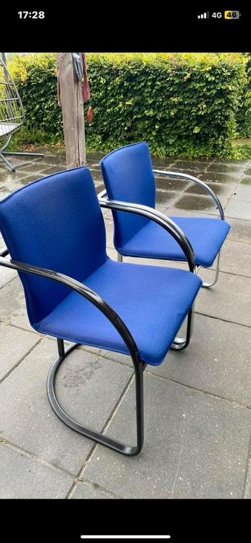 6 degelijke kantoorstoelen