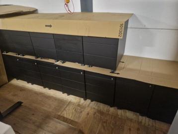 12 stuks Rolblok met 4 laden merk Robberechts beschikbaar voor biedingen
