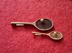 Vintage Tennis Racket Bal metal ketting hanger charm, Overige materialen, Ophalen of Verzenden, Zo goed als nieuw, Zilver