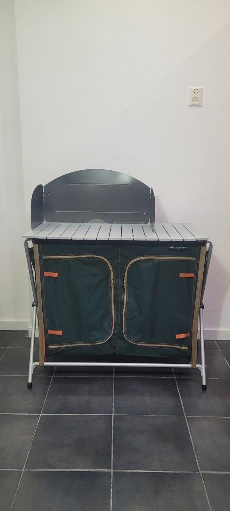 Quechua campingkeuken – compact & functioneel, Caravans en Kamperen, Kampeermeubelen, Zo goed als nieuw, Campingkast, Ophalen of Verzenden