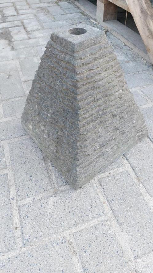 Waterornament Pyramide vorm, Tuin en Terras, Waterpartijen en Fonteinen, Zo goed als nieuw, Waterornament, Hardsteen, Ophalen