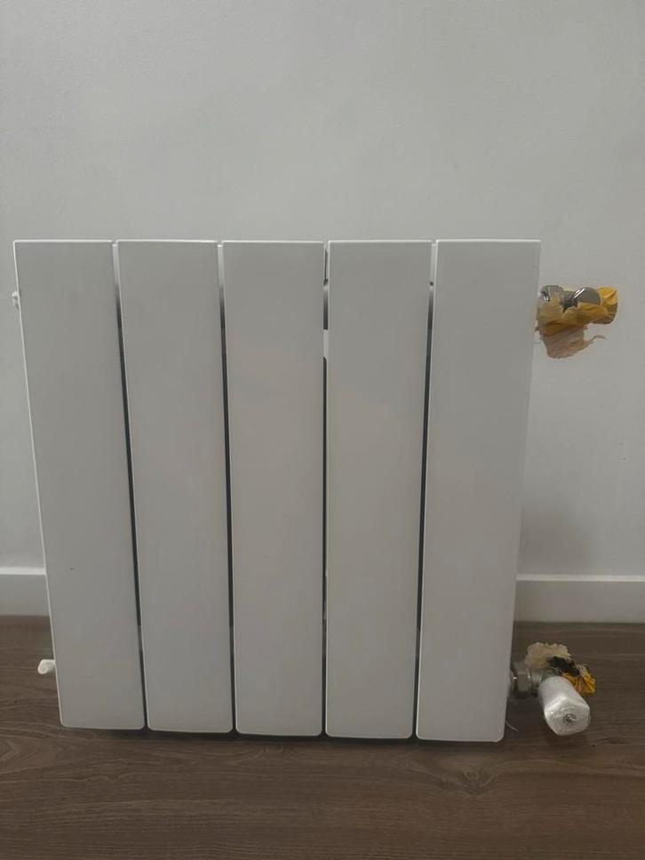 Nieuwe Global Design Radiator 350 - Italiaans Design, Doe-het-zelf en Verbouw, Verwarming en Radiatoren, Zo goed als nieuw, Radiator