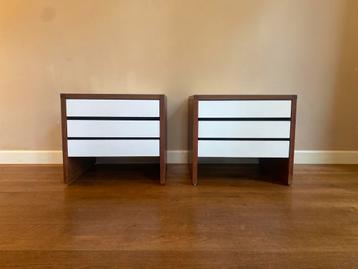 Zeldzame Pastoe Nachtkastjes Set beschikbaar voor biedingen