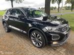 Volkswagen T-Roc 1.5 TSI I R line I 19 inch I navigatie I, Auto's, Volkswagen, Stof, Zwart, 4 cilinders, Zwart